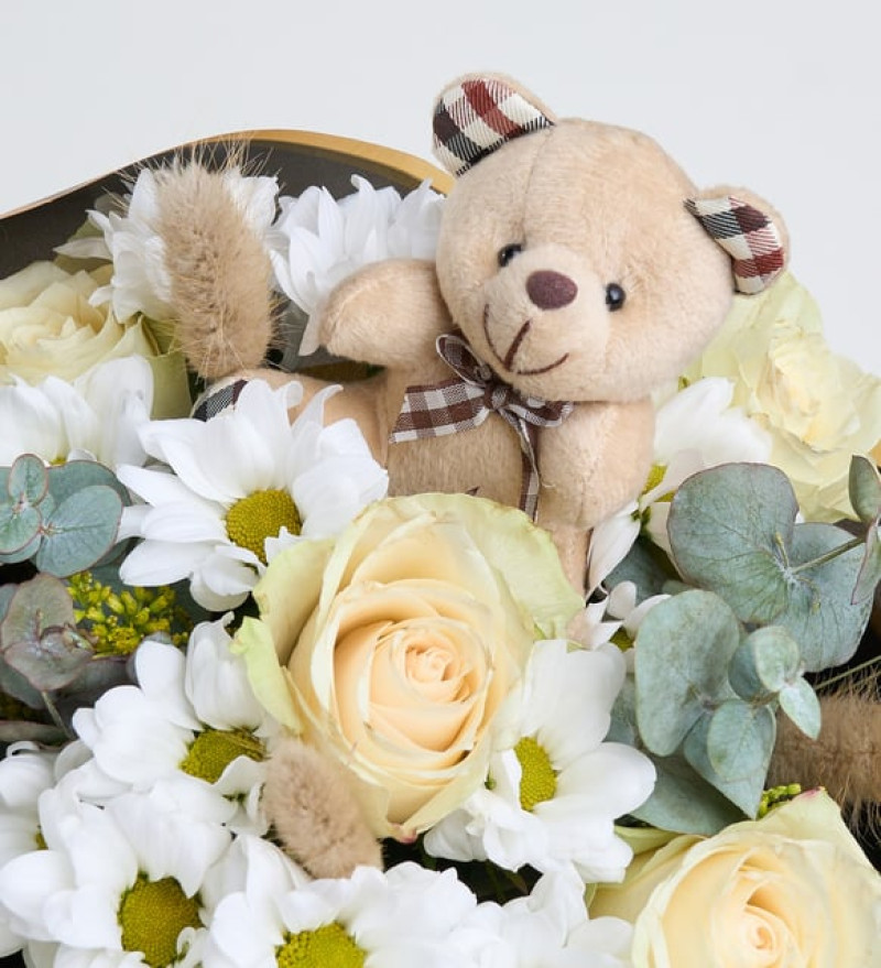 Beyaz Gül, Papatya ve Ayıcık Anahtarlık Buketi