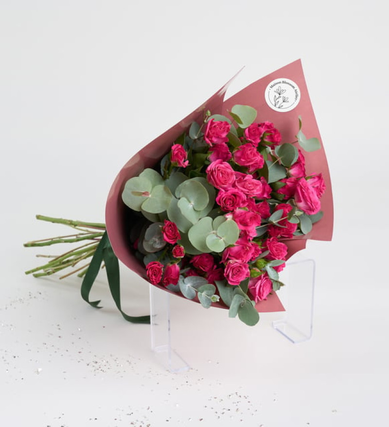 Koyu Somon Buket Kağıdında Pembe Çardak Güller