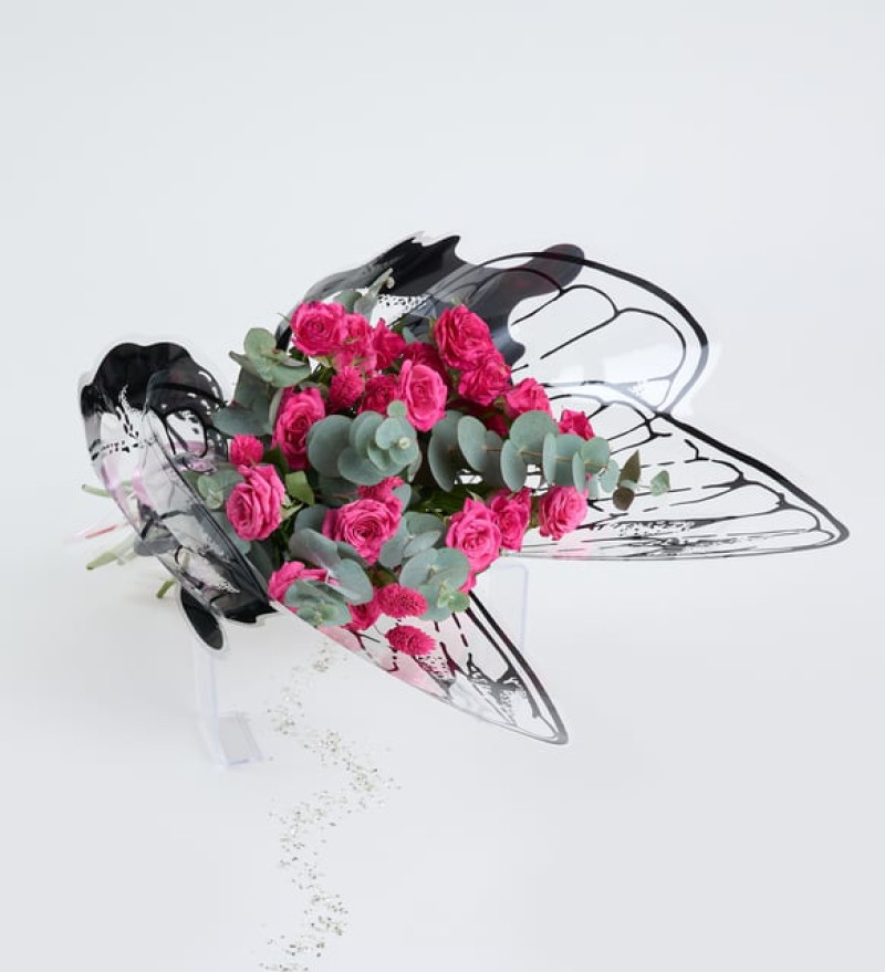 Kelebek Bukette Pembe Çardak Güller