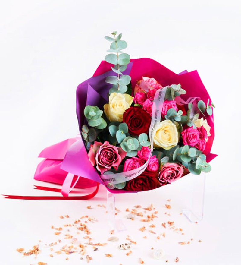 Lila Pembe Bukette Pembe Kırmızı ve Beyaz Güller Zambak